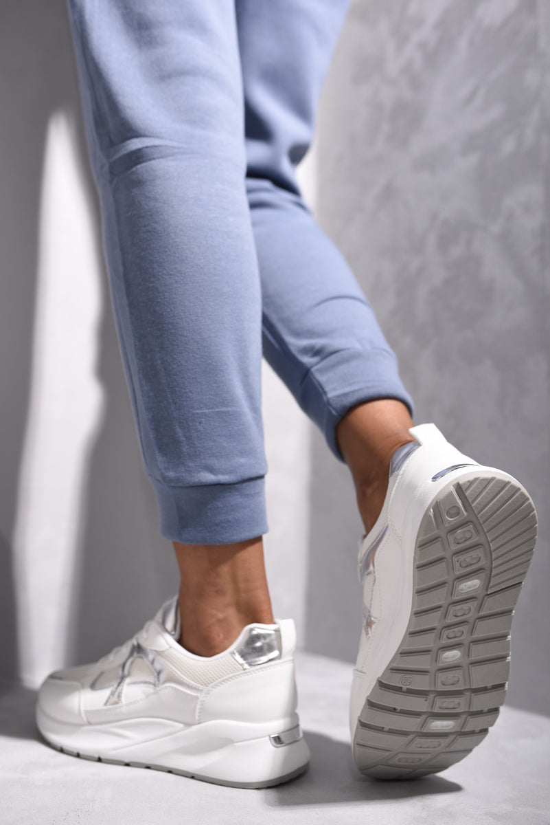 Low-Top Lace-Up Trainers